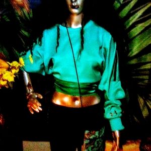 Under Armor women's crewneck Sweat.